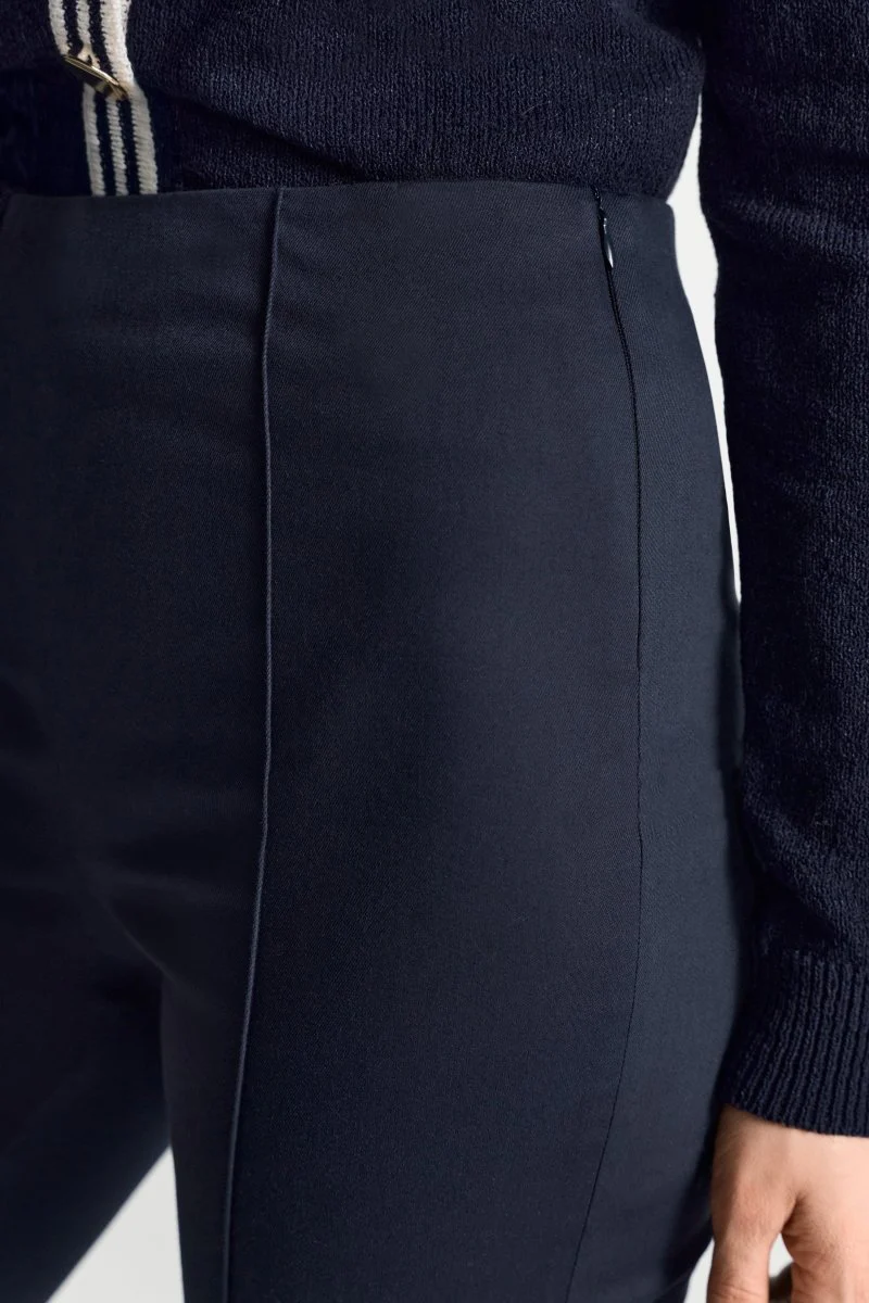 Caprihose in Midnight Blue - Image 3