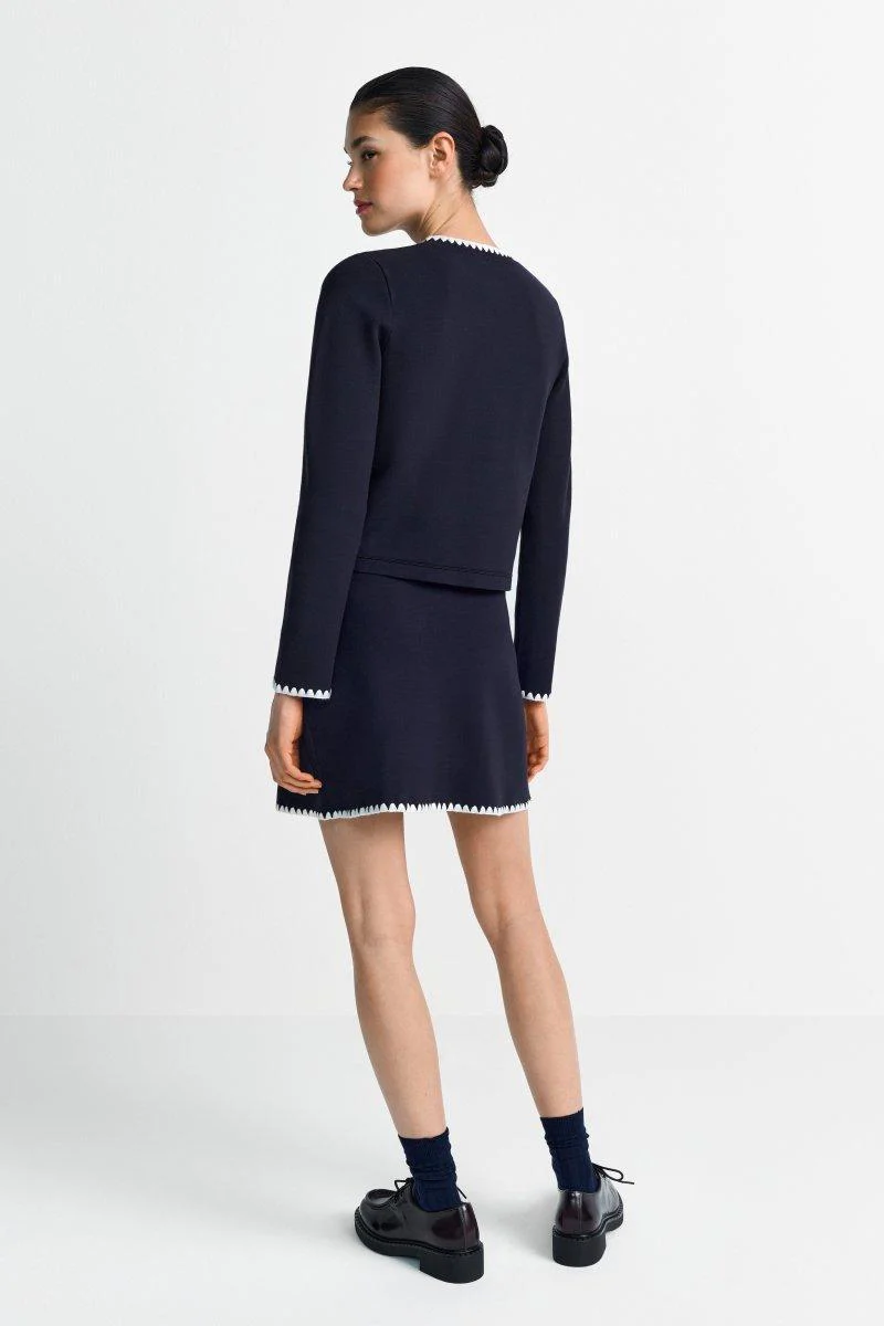 Kurzer Cardigan mit Knöpfen - Image 4