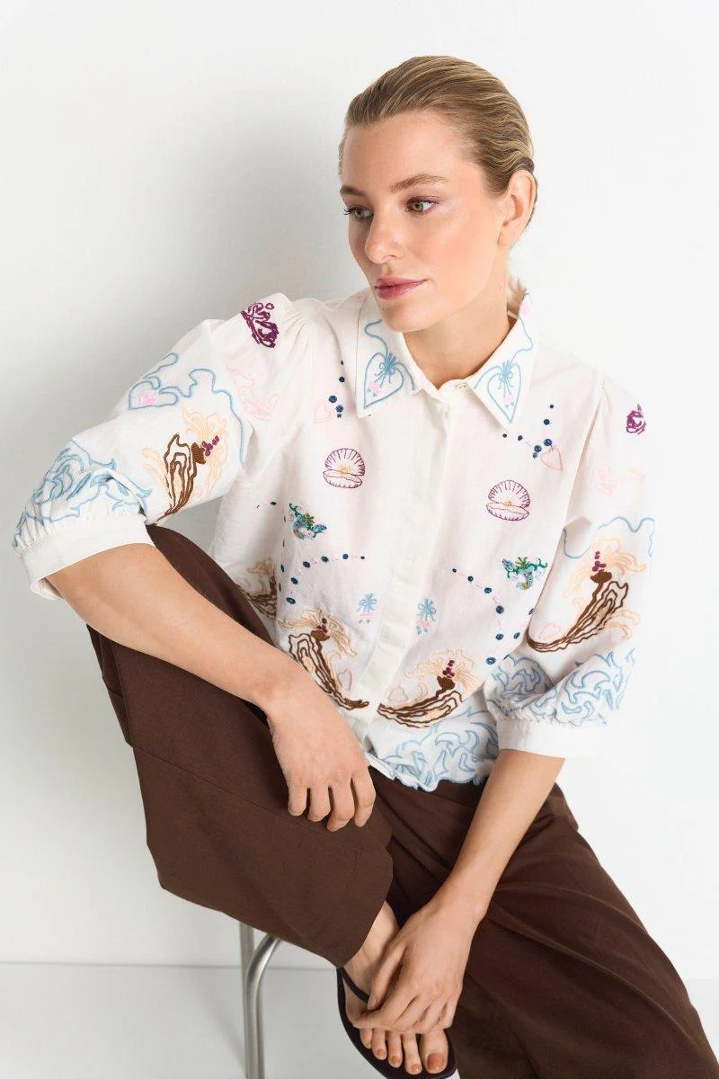 Bluse mit Stickerei