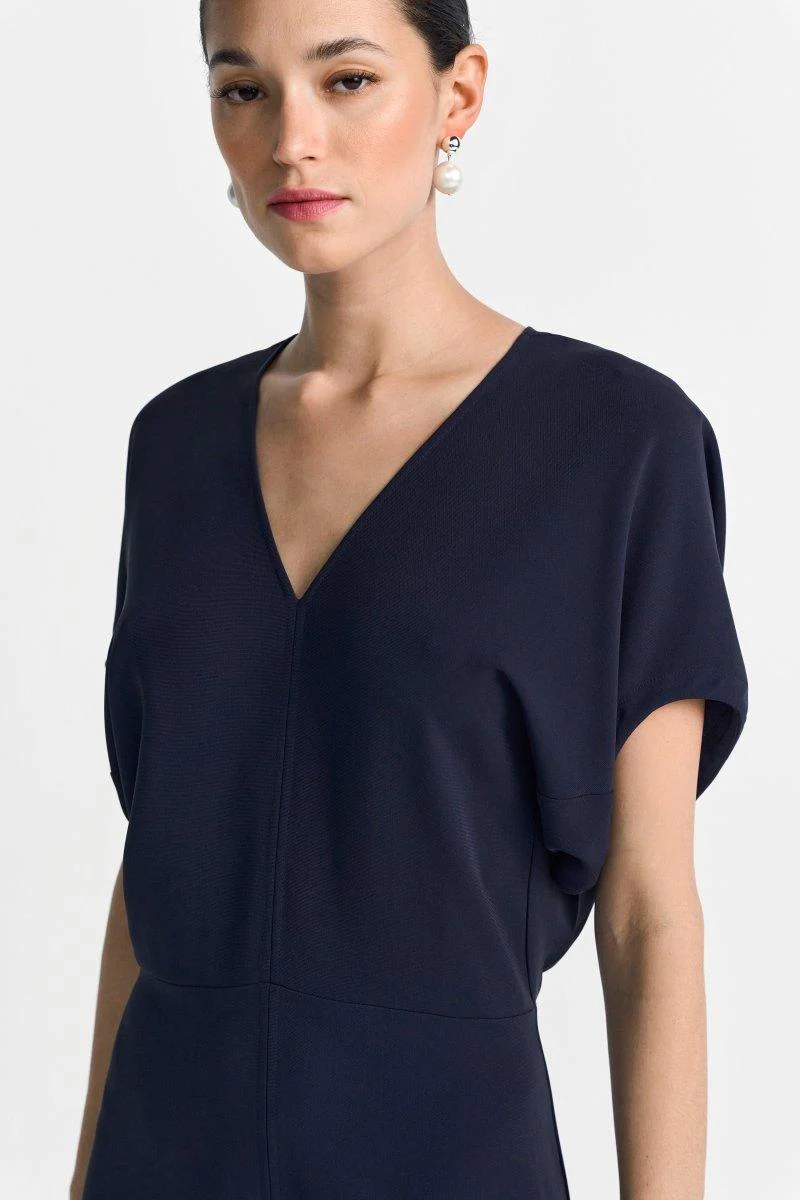 Tailliertes Midikleid mit V-Ausschnitt - Image 10