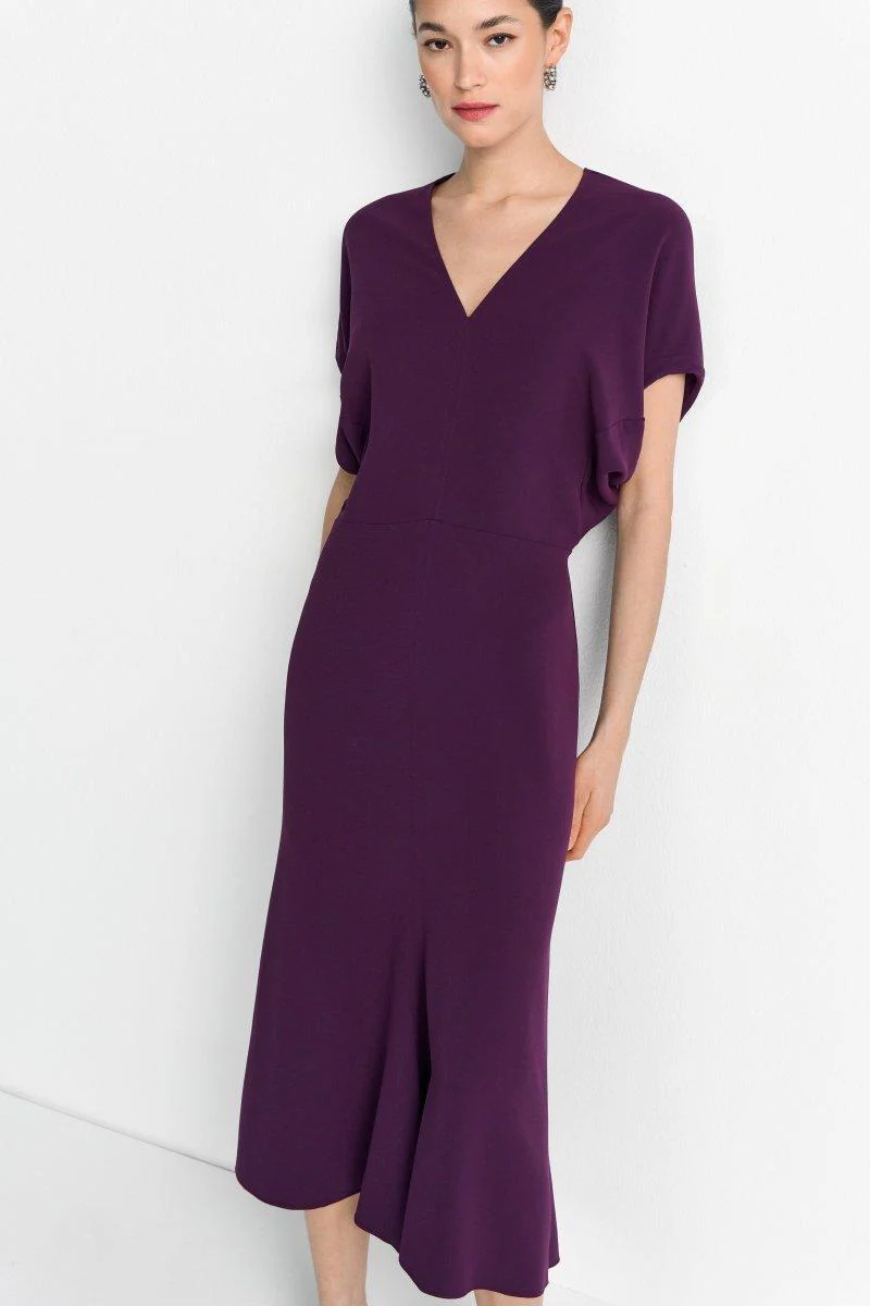 Tailliertes Midikleid mit V-Ausschnitt - Image 3