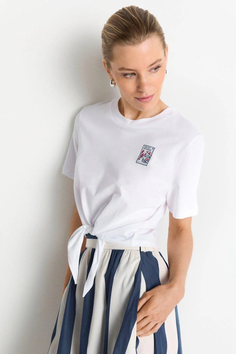 T-Shirt mit Knoten