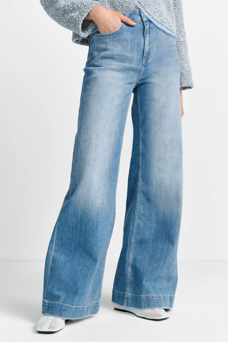 Hellblaue Jeans mit weitem Bein - Image 3