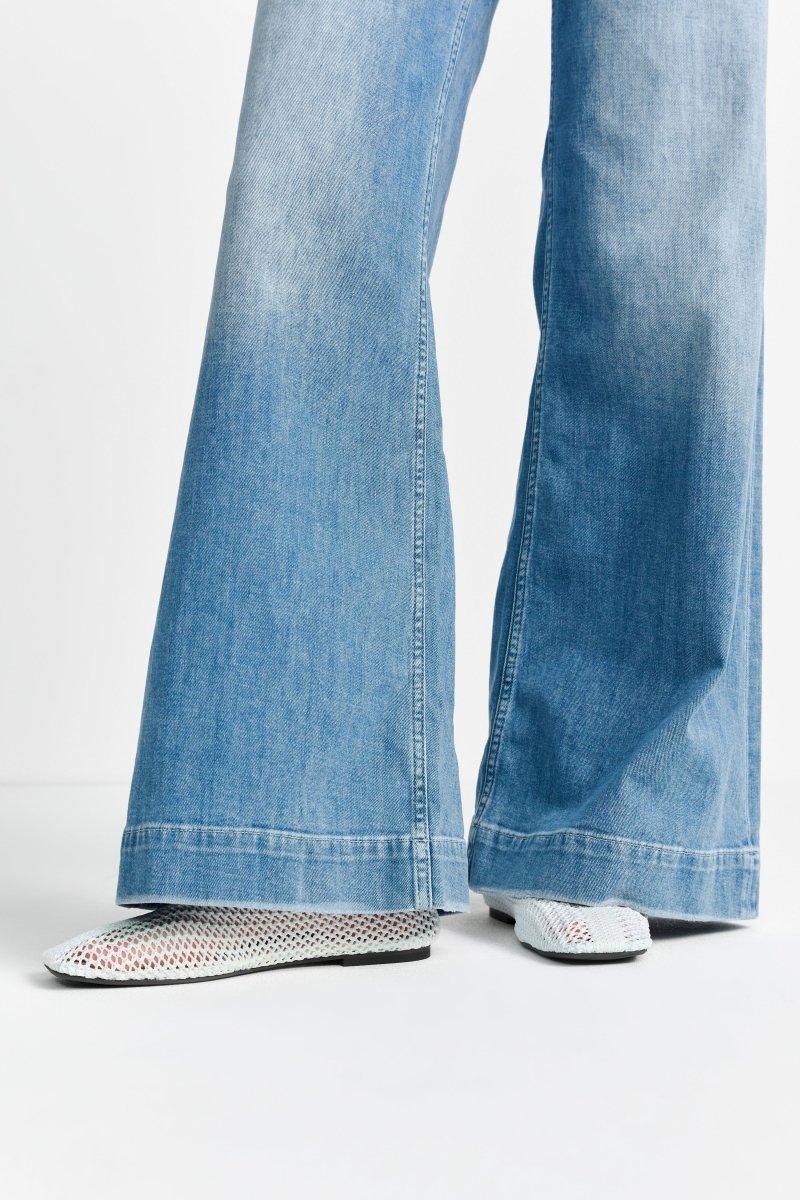 Hellblaue Jeans mit weitem Bein - Image 5
