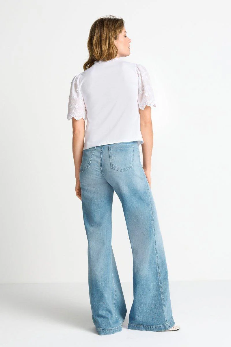 Weiße Bluse mit Stickerei - Image 4