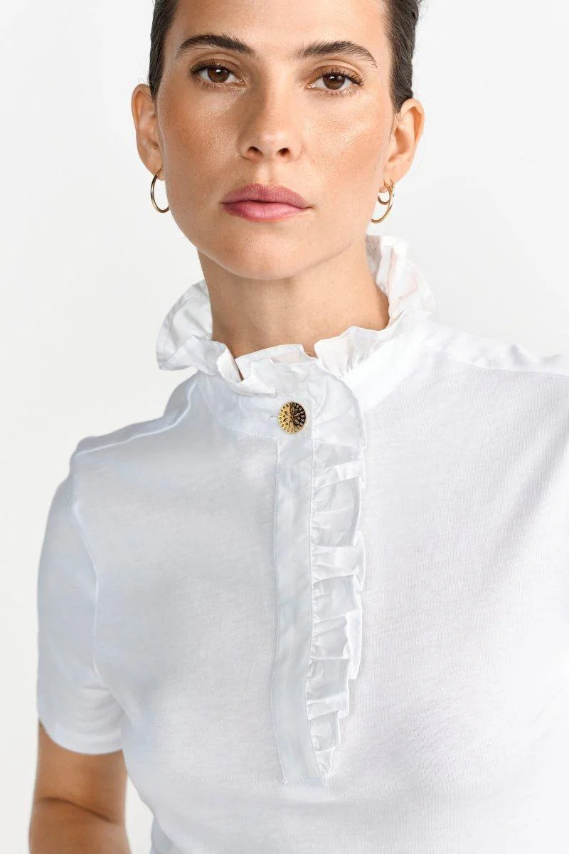 Weißes T-Shirt mit Rüschenkragen - Image 4