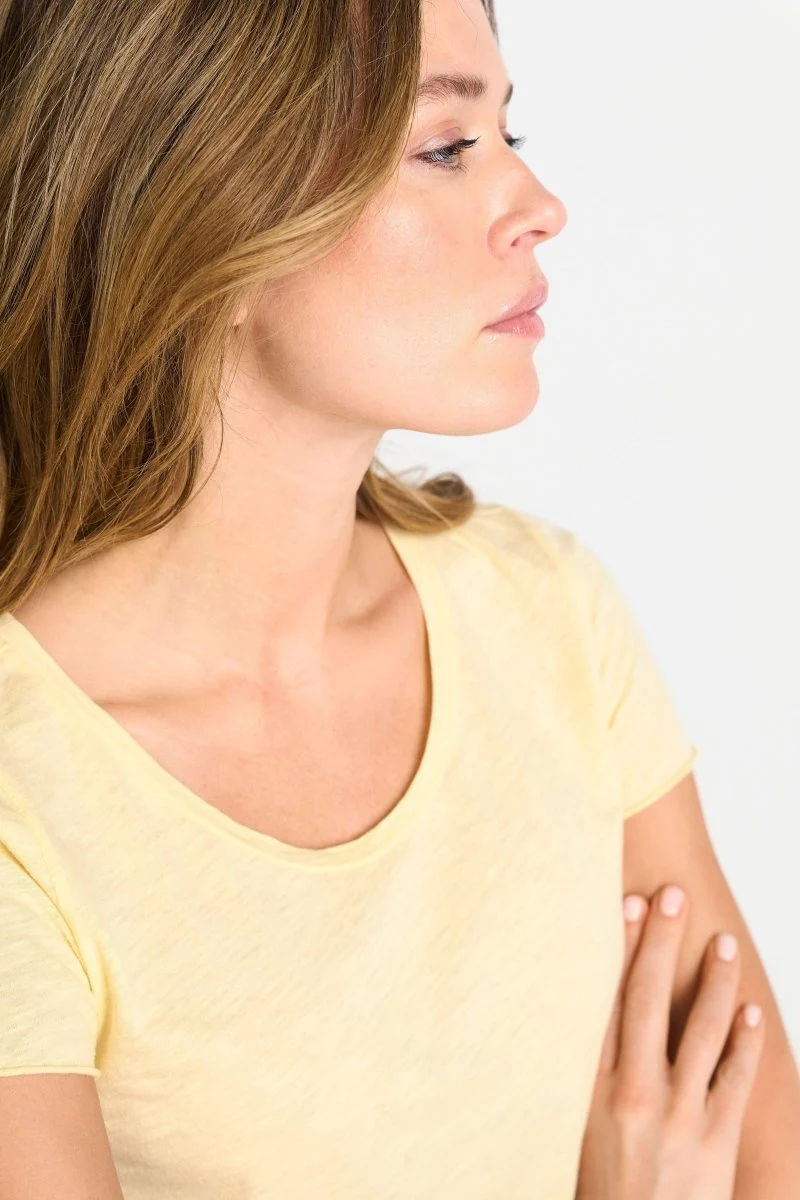 T-Shirt mit offenen Kanten - Image 9
