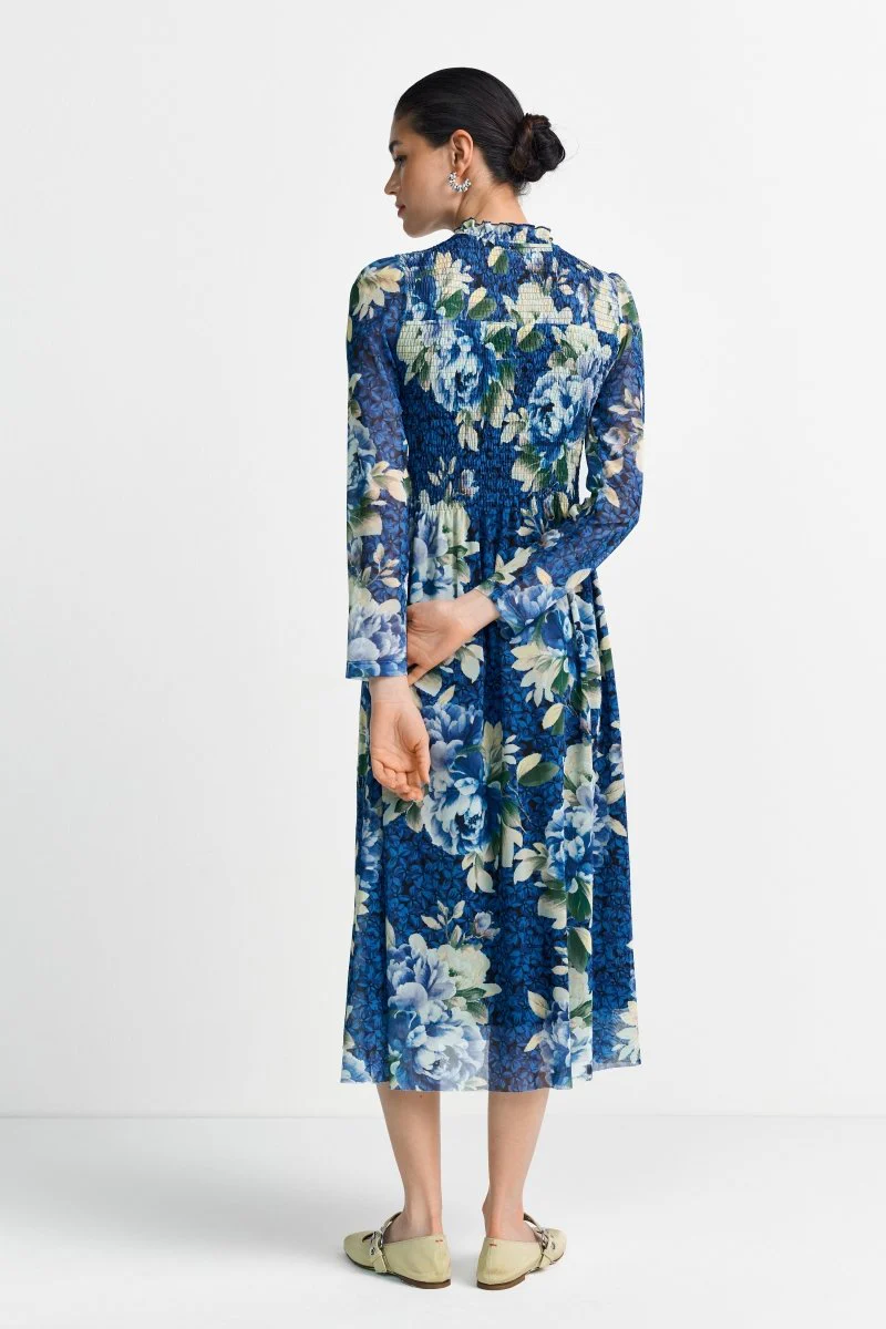Gesmoktes Midikleid mit Rüschenkragen - Image 4