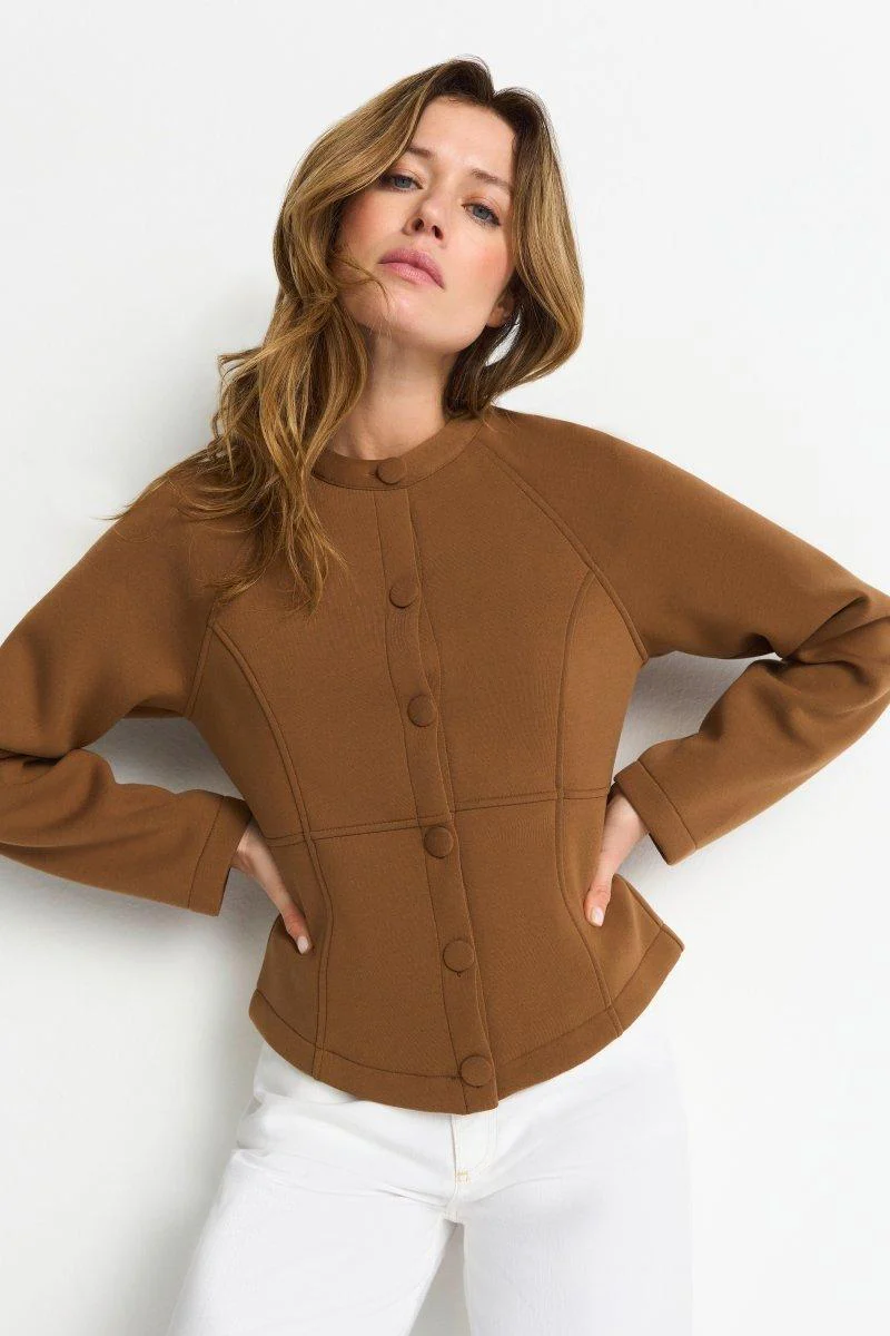 Jacke mit Teilungsnähten