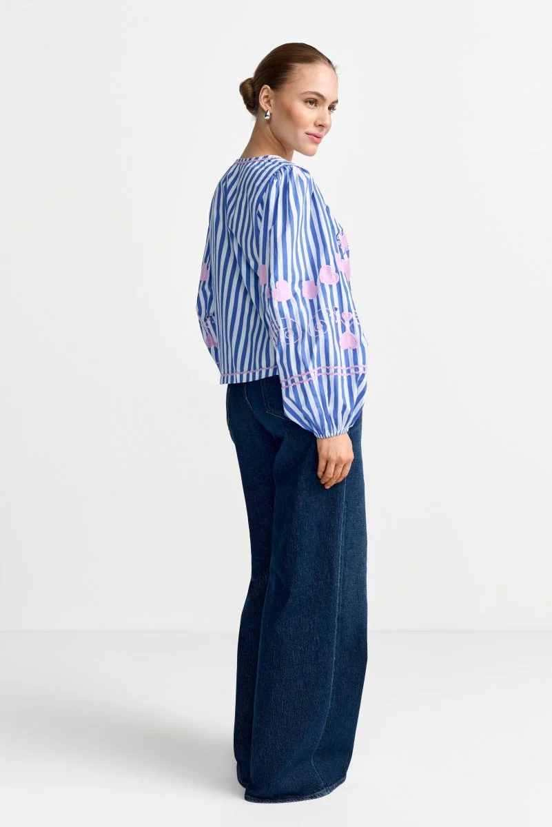 Gestreifte Bluse mit Herzstickereien - Image 4