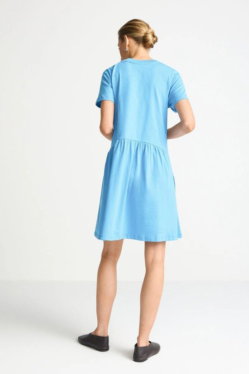 Kurzes T-Shirt-Kleid - Image 4