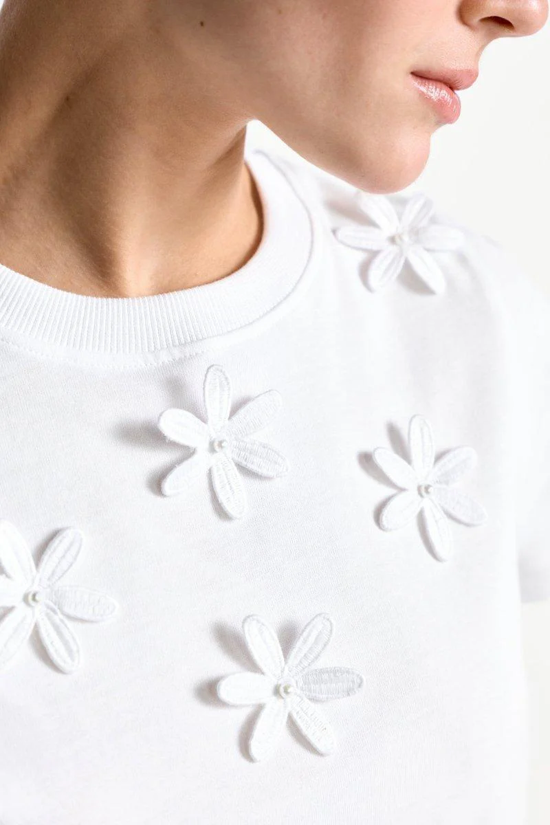 Weißes 3D-Blüten T-Shirt - Image 3