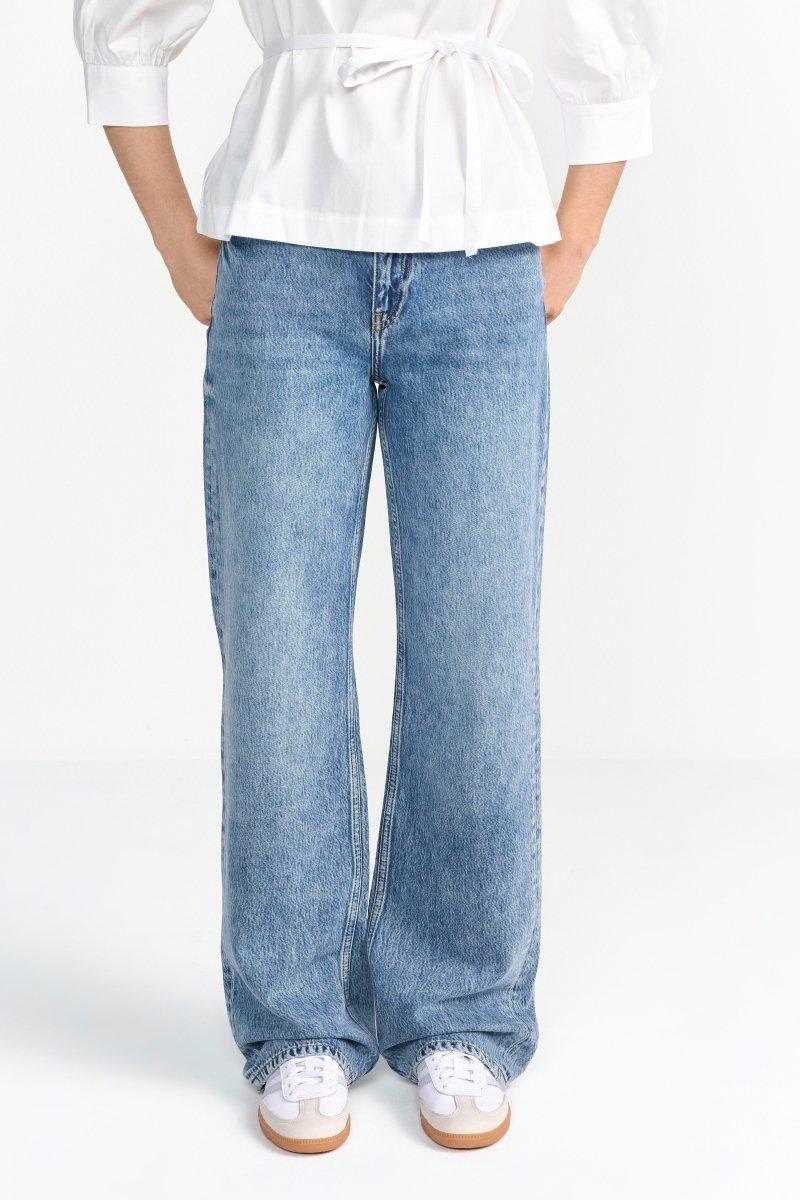 Hellblaue Jeans im Loose Fit - Image 3